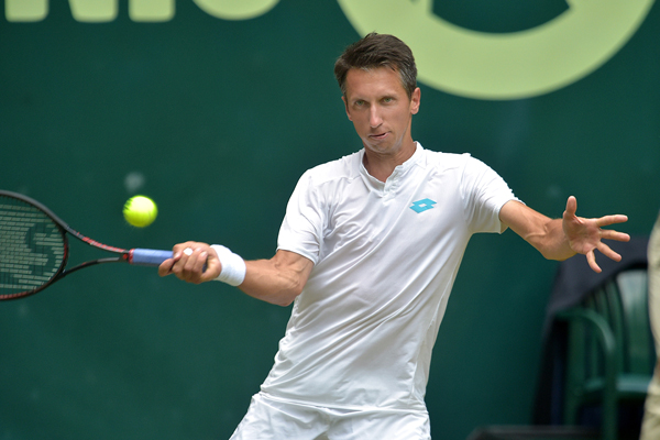 Herbert defeats Stakhovsky and goes through to quarter finals